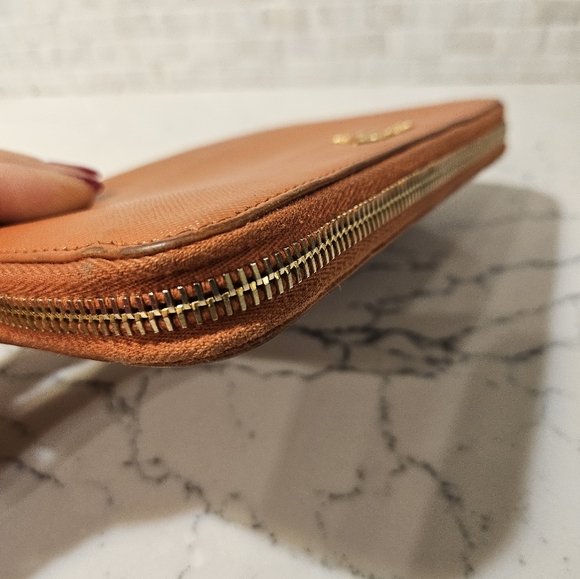 Authentic Prada zip wallet - Picture 2 of 10